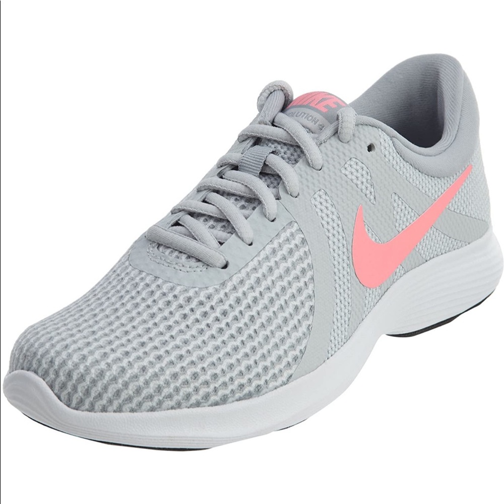 Nike Revolution 4 Women’s Running Shoe Pure Platinum Size 9 Never Worn Brand New